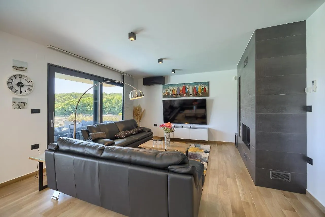 Villa Scala Pomer-Sea View