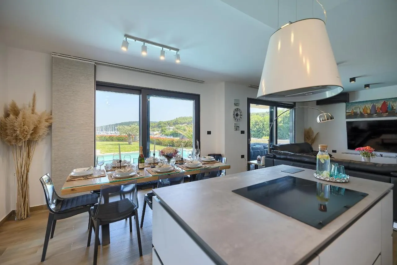 Villa Scala Pomer-Sea View