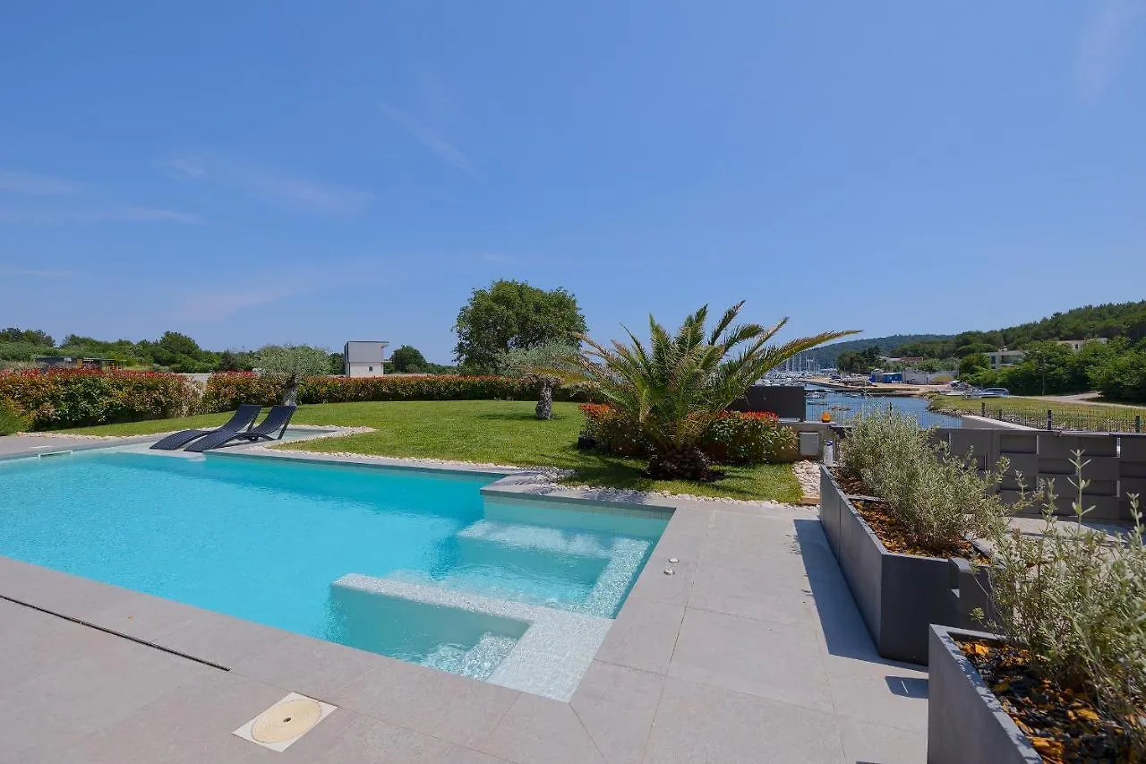 Villa Scala Pomer-Sea View