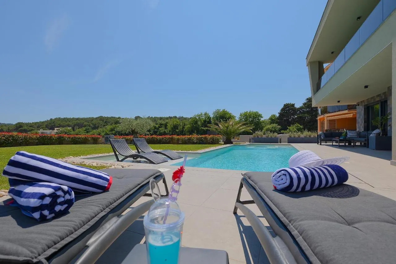 Villa Scala Pomer-Sea View