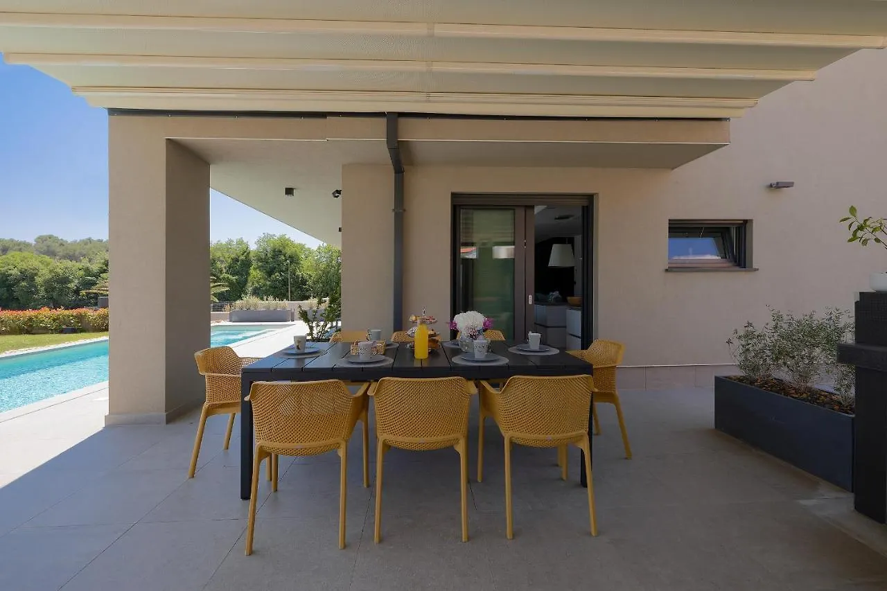 Villa Scala Pomer-Sea View