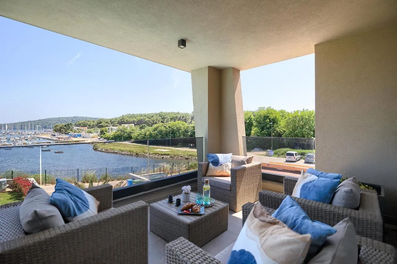 Villa Scala Pomer-Sea View