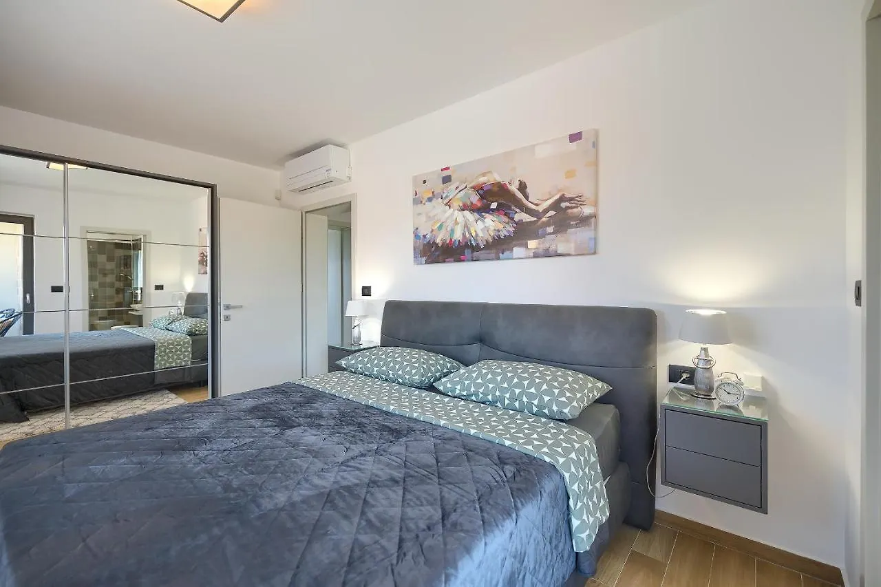 Villa Scala Pomer-Sea View
