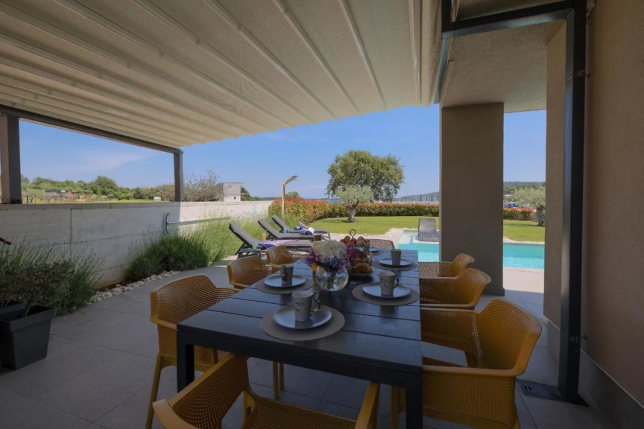 Villa Scala Pomer-Sea View