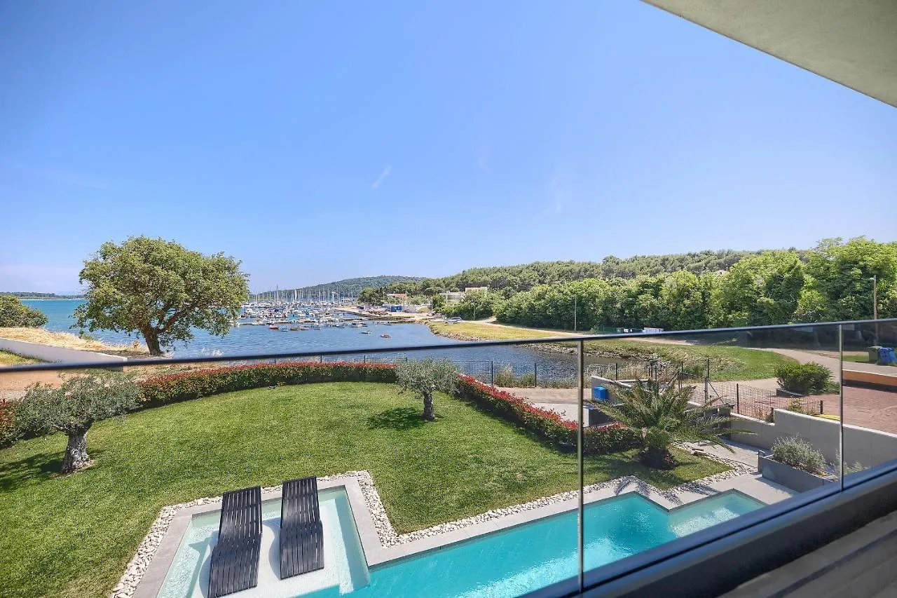 Villa Scala Pomer-Sea View