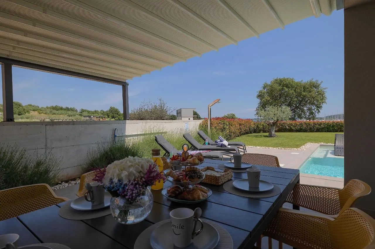 Villa Scala Pomer-Sea View